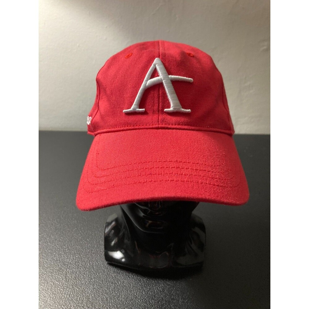 ACCRA GOLF BRAND HAT SIZE MEDIUM RED/WHITE GOLF SHAFTS